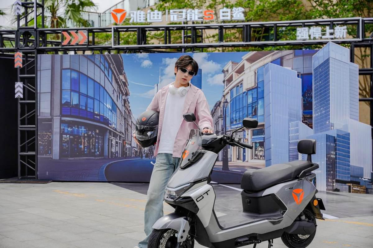雅迪冠能S：王義川也關注的電動車？挑戰長續航，電池耐用三年！