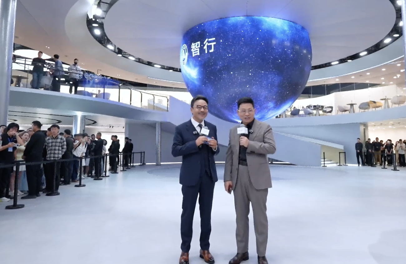 車展內卷：問界新M5 Ultra挑戰特斯拉？迪士尼打架八卦！
